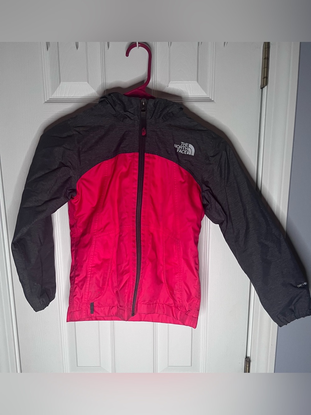 The North Face Kids dryvent Hooded Rain Jacket size XS - 6 - Pink & Dark Gray